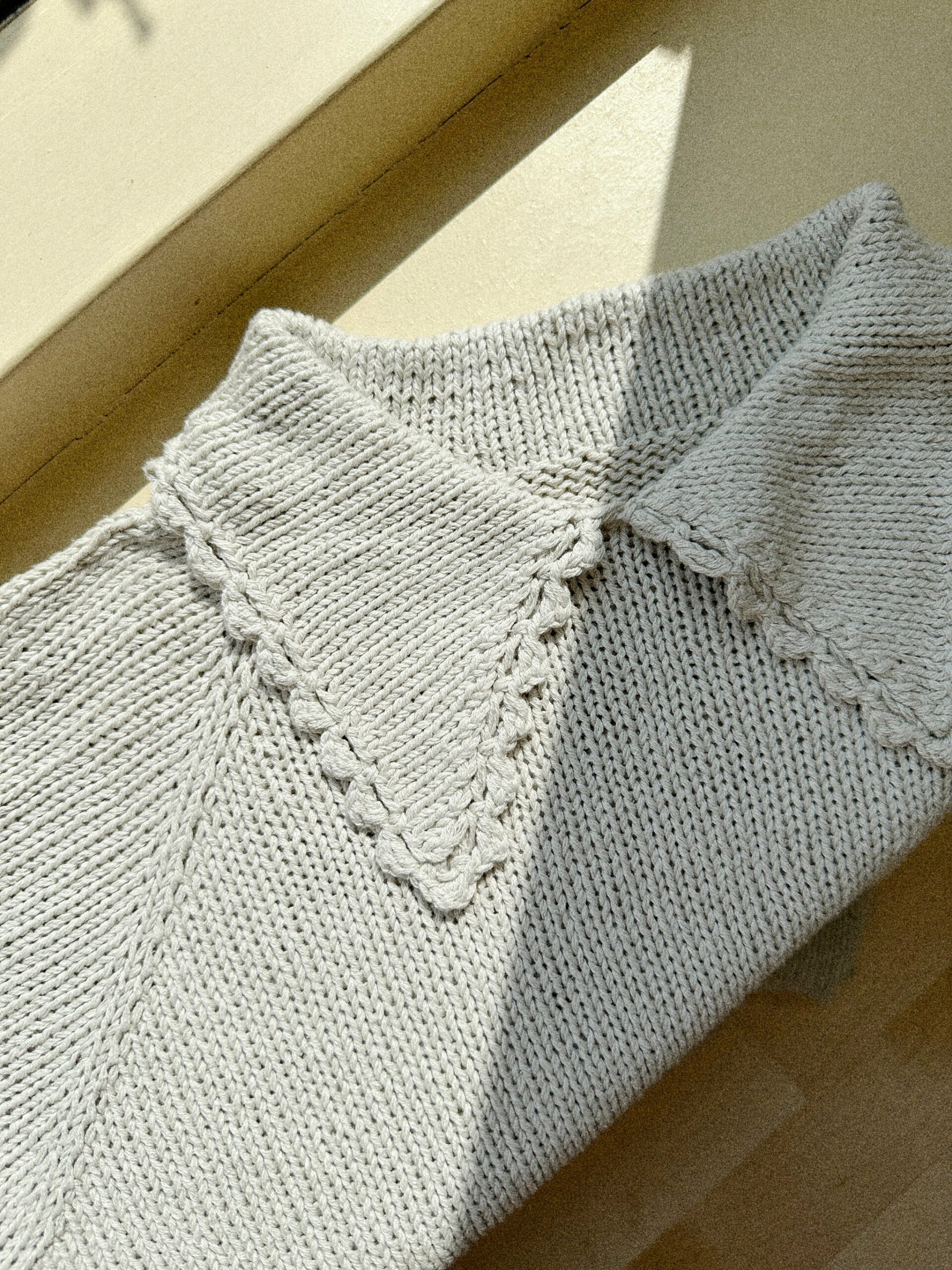 Lace Polo Tee — strikkekit