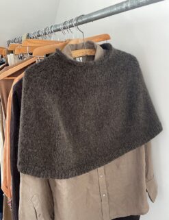 Plain Yoke Poncho — garnpakke