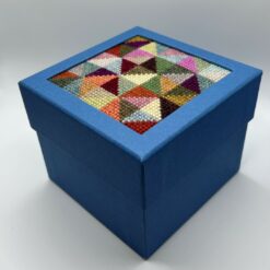 Alternative view of Baldyre Boxen - broderikit