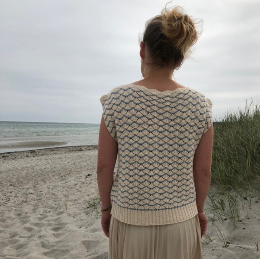 Sommer Vibe Top med kontraststribe — strikkekit, Økologisk Pimabomuld - Billede 2