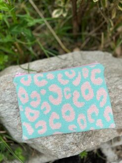 My Little Leo 2022-8 – broderikit fra Pomp Stitch