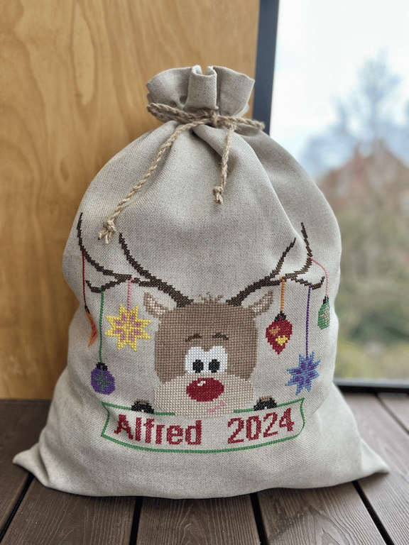 Rudolph – broderikit fra Pomp Stitch