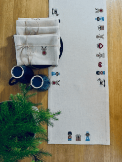Gingerbread – broderikit fra Pomp Stitch