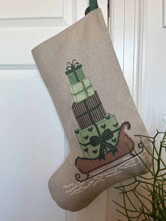Grønne gaver – broderikit fra Pomp Stitch