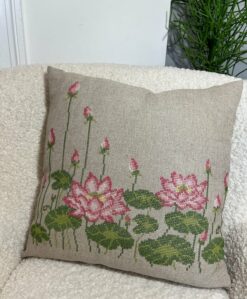 Pink Lotus – broderikit fra Pomp Stitch