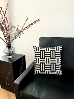 Labyrint – broderikit fra Pomp Stitch