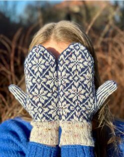 Alternative view of Nora Mittens — strikkekit